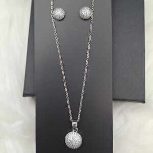 Elegant Silver Necklace and Earring Set